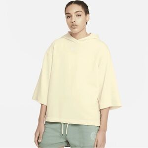 Nike Women's Tops Nike Sportswear Icon Clash Women's Short-Sleeve Hoodie